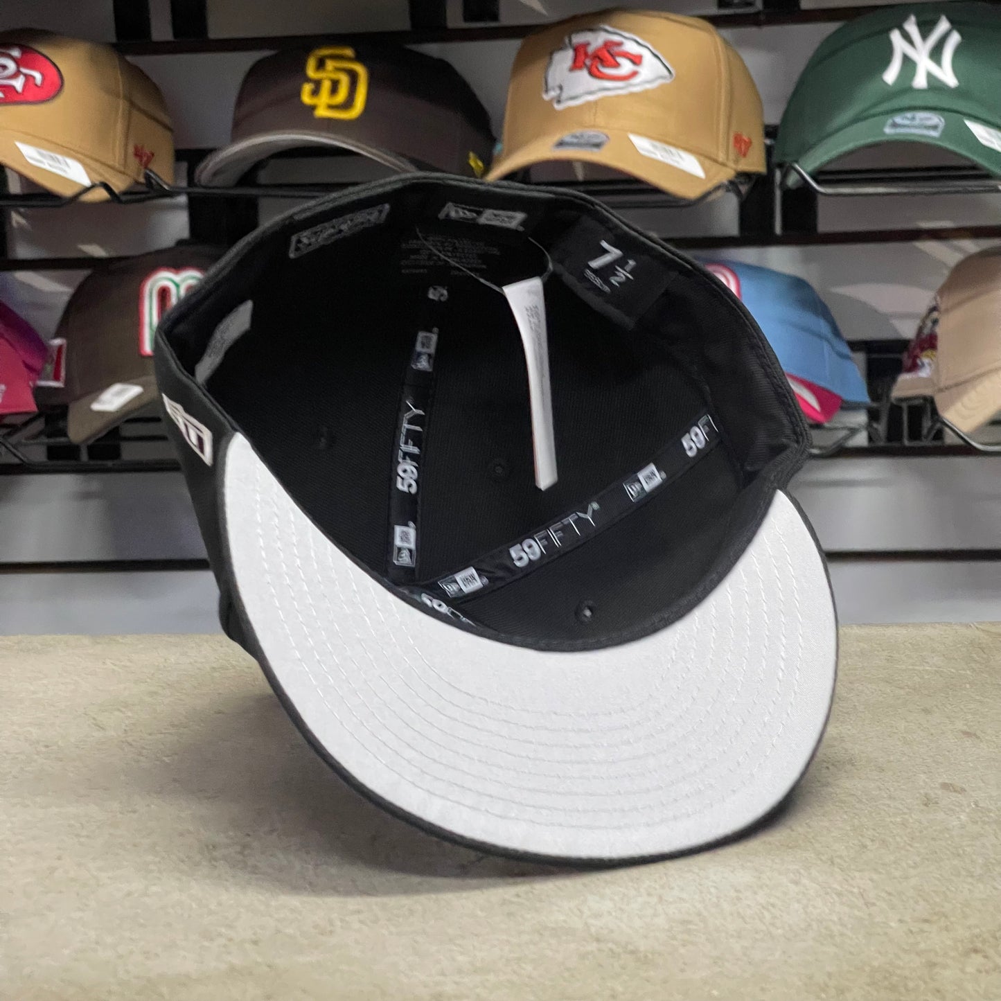 SUPREME WORLD FAMOUS EXCLUSIVA