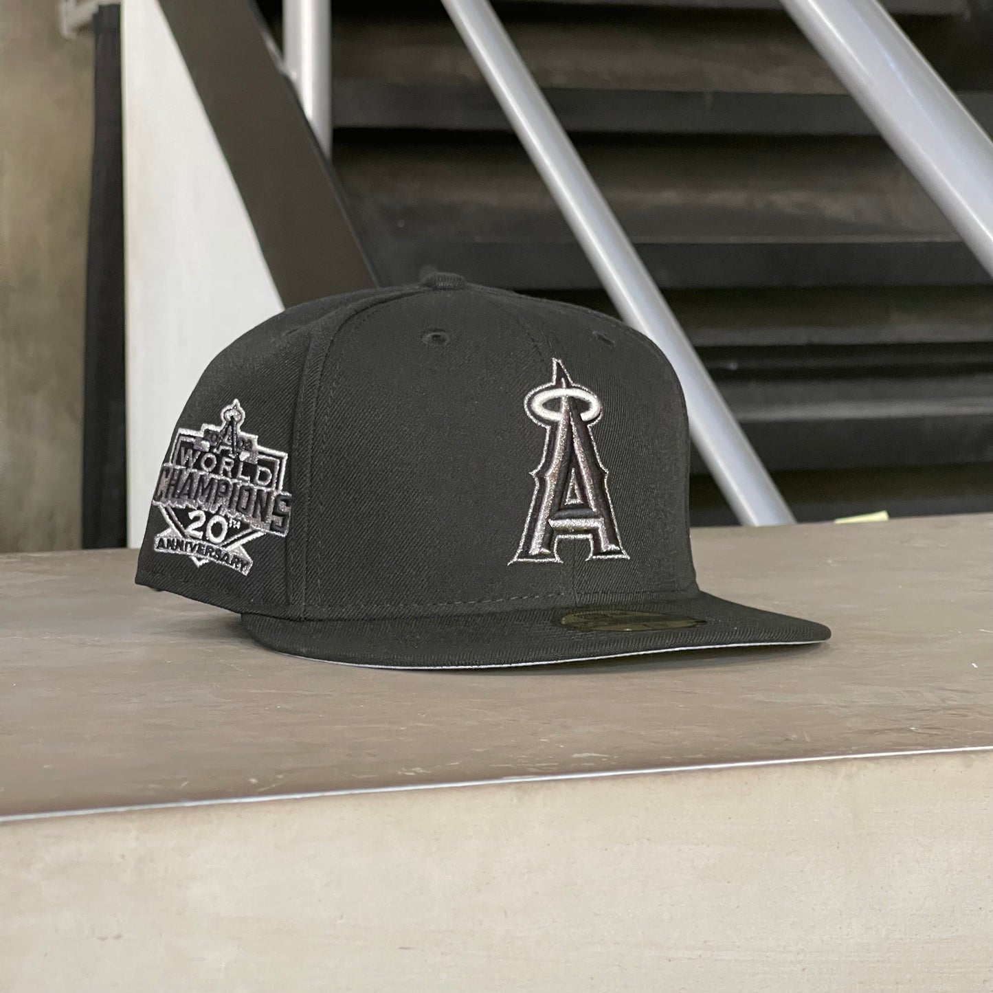 ANAHEIM ANGELS 2002 WORLD CHAMPIONS 20 ANNIVERSARY EXCLUSIVA