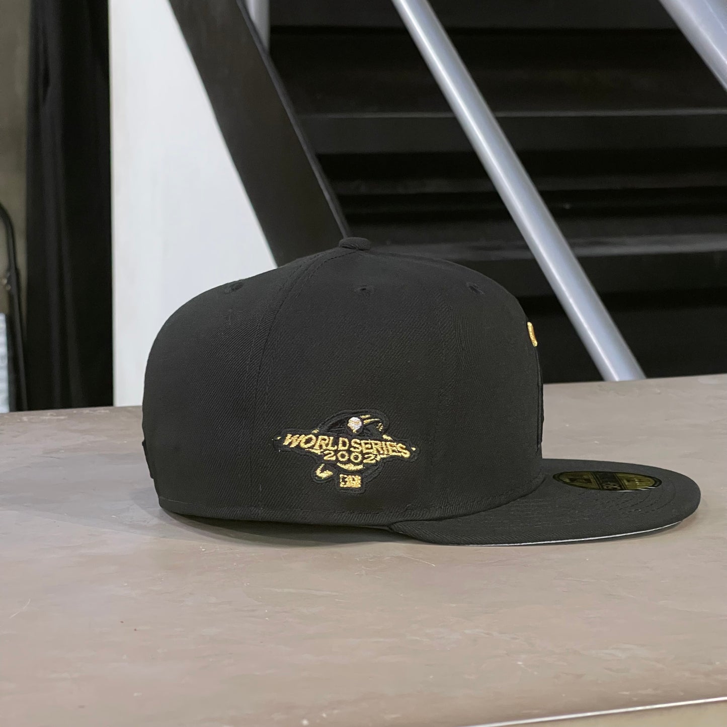 ANAHEIM ANGELS 2002 WORLD SERIES NEGRO Y DORADO EXCLUSIVA