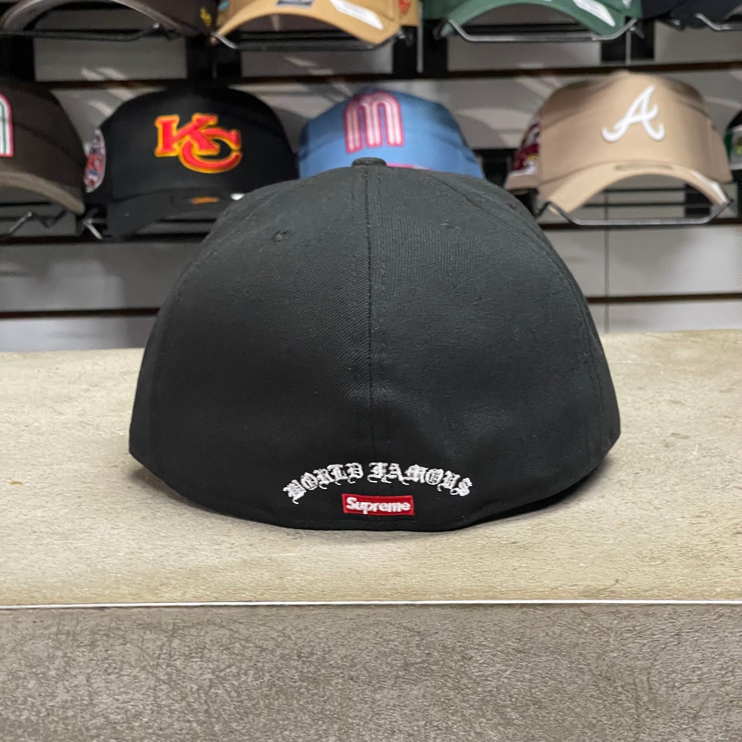 SUPREME WORLD FAMOUS EXCLUSIVA