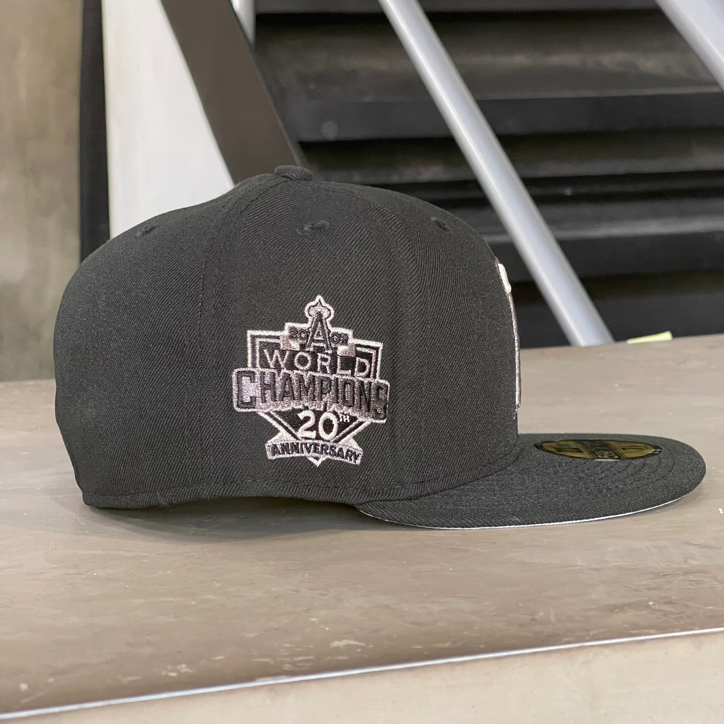 ANAHEIM ANGELS 2002 WORLD CHAMPIONS 20 ANNIVERSARY EXCLUSIVA