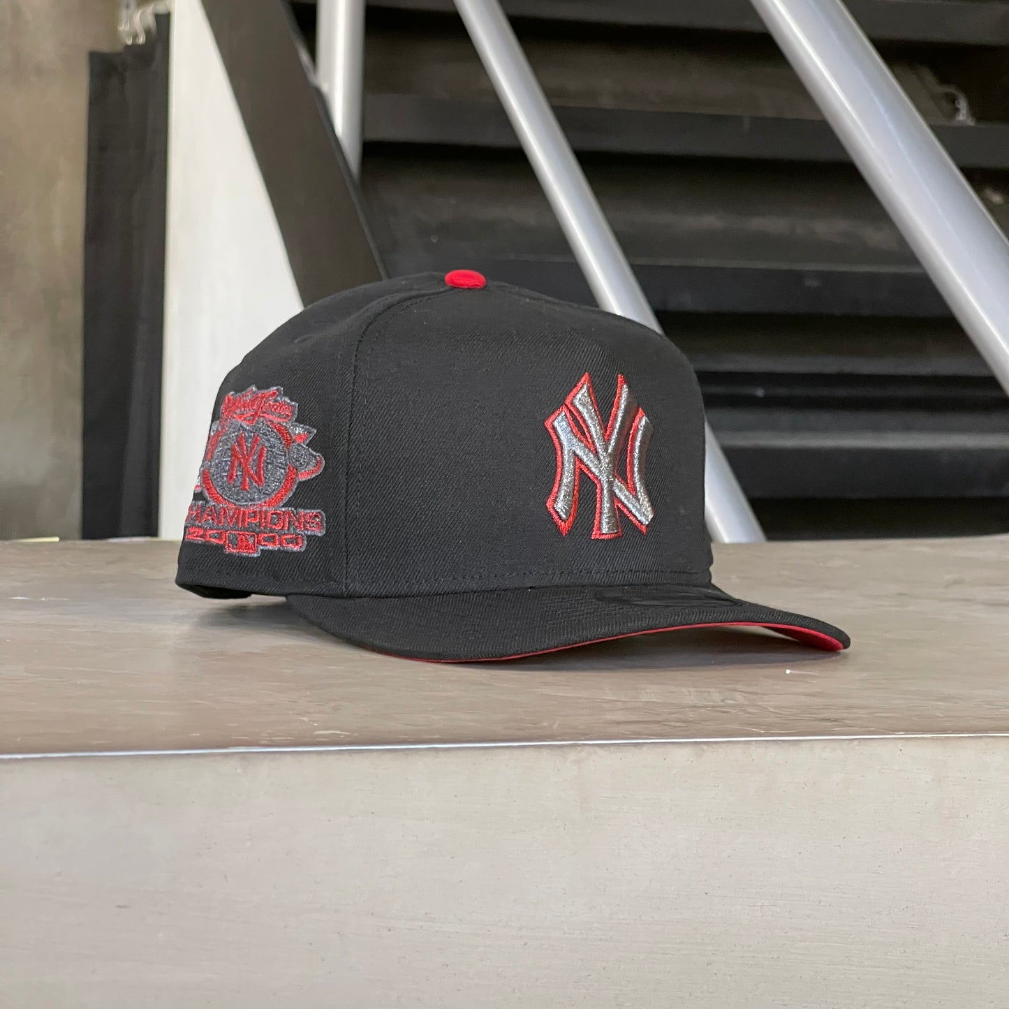 NEW YORK YANKEES 2000 WORLD SERIES CHAMPIONS AJUSTABLE