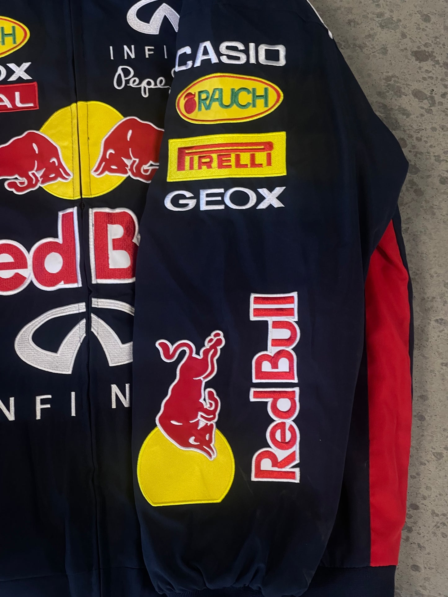 REDBULL CHAQUETA DE CARRERAS