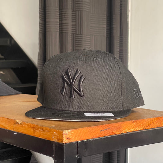 NEW YORK YANKEES BLACKOUT CLÁSICA AJUSTABLE