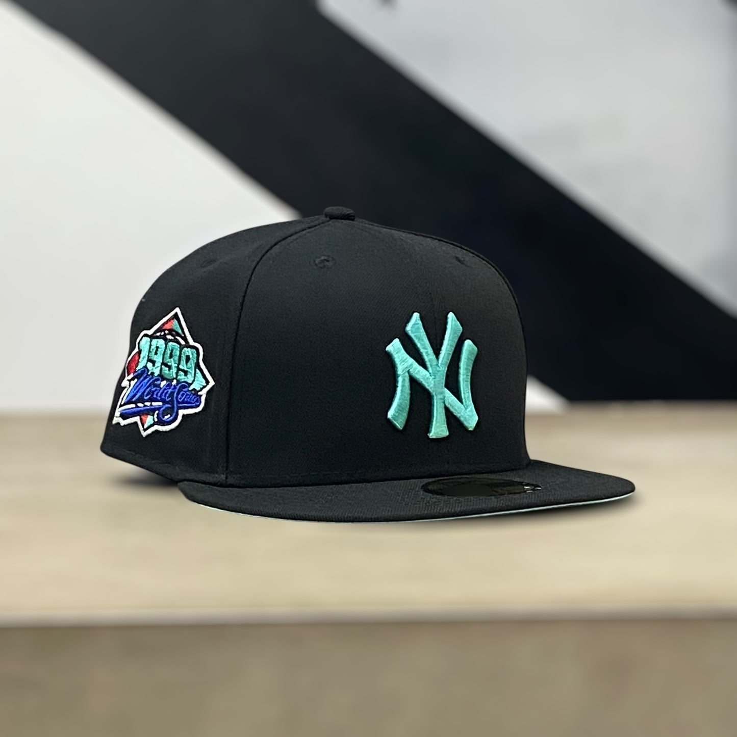 NEW YORK YANKEES 1999 MINT WORLD SERIES