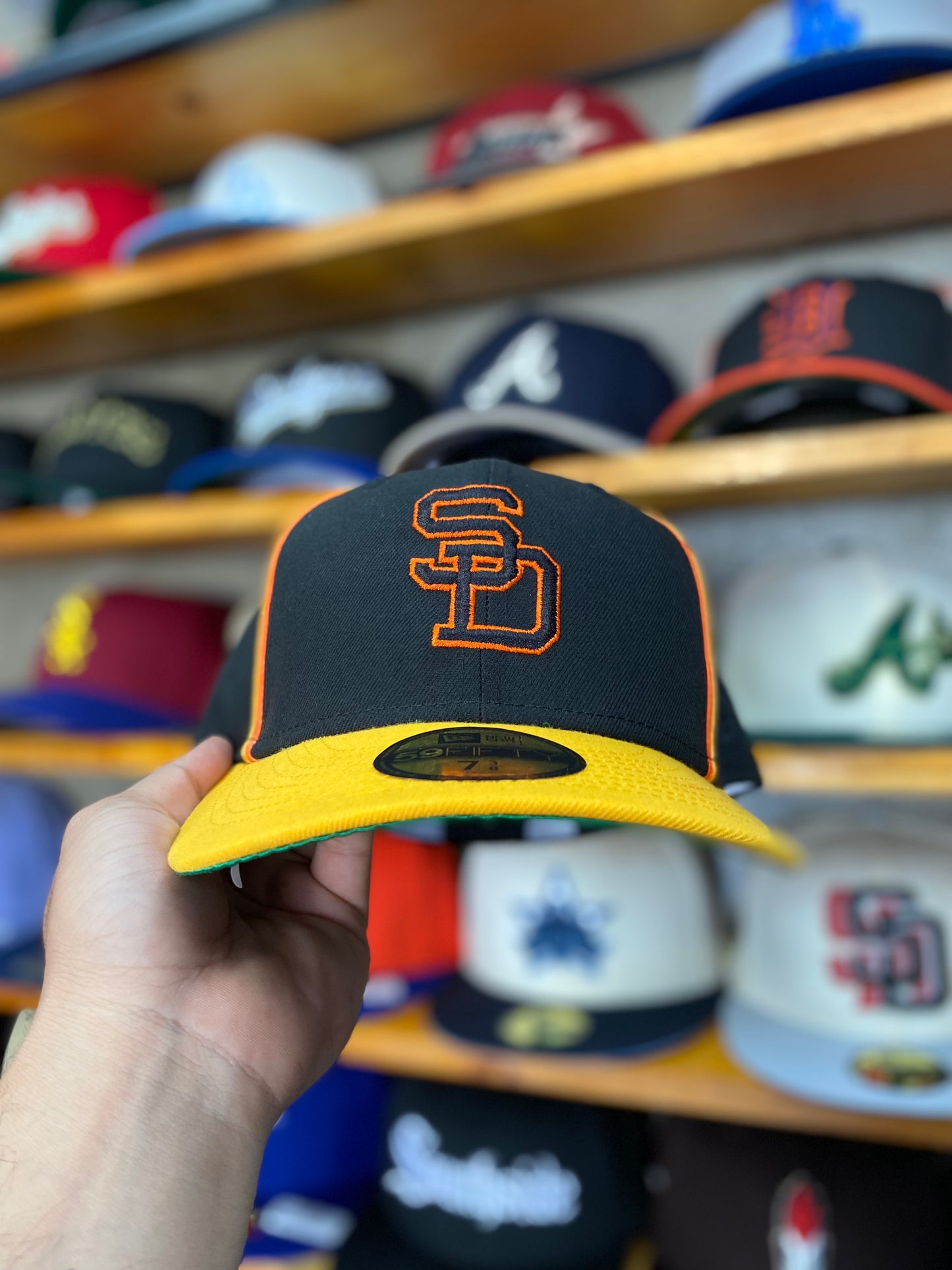 SAN DIEGO PADRES NEGRA CON AMARILLO EXCLUSIVA