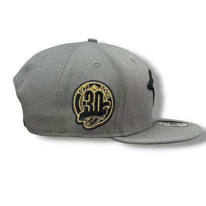 TORONTO BLUE JAYS 30 YEARS GRIS/ DORADO AJUSTABLE