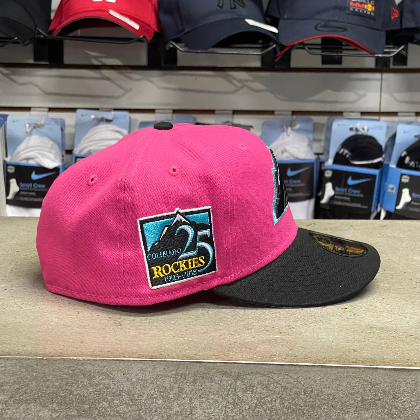 COLORADO ROCKIES PINK & BLACK EXCLUSIVA