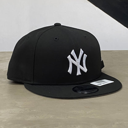 NEW YORK YANKEES BLACK & WHITE CLÁSICA