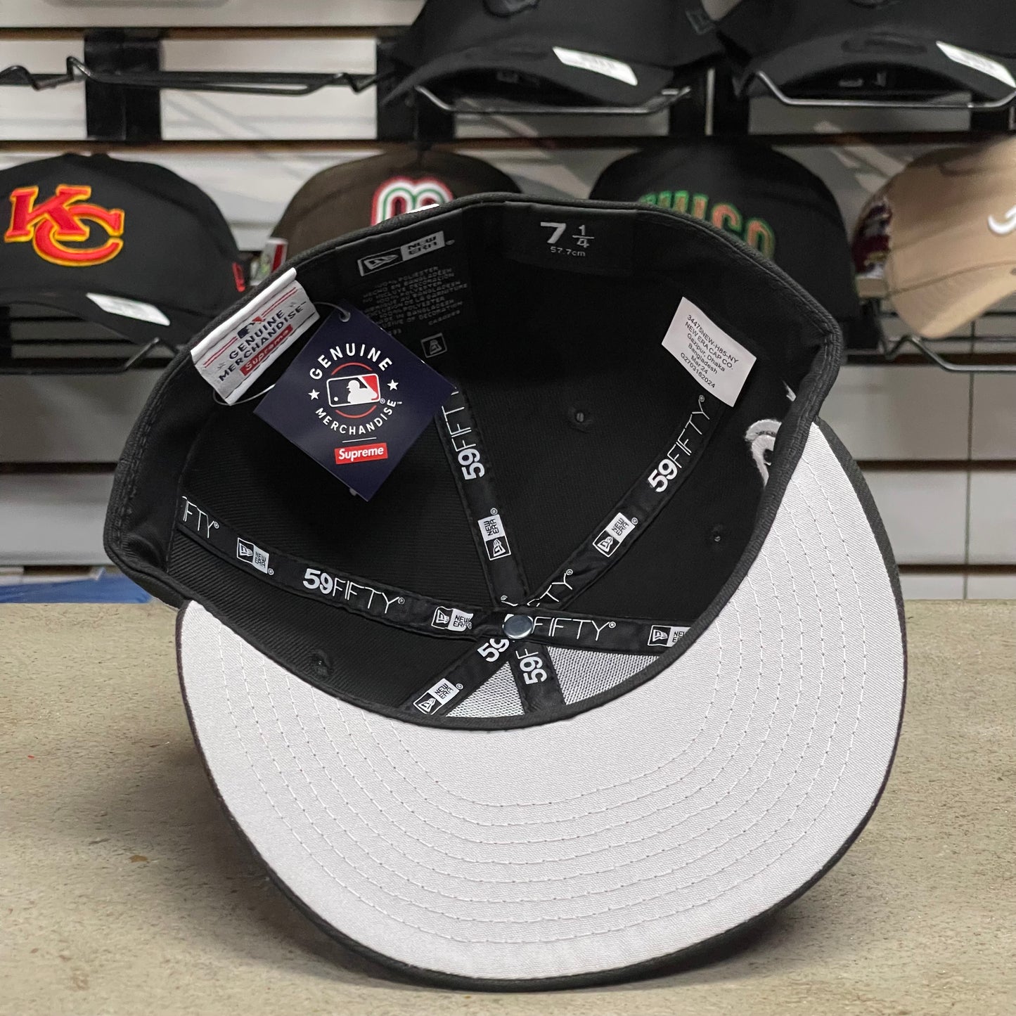 WHITE SOX X SUPREME EXCLUSIVA