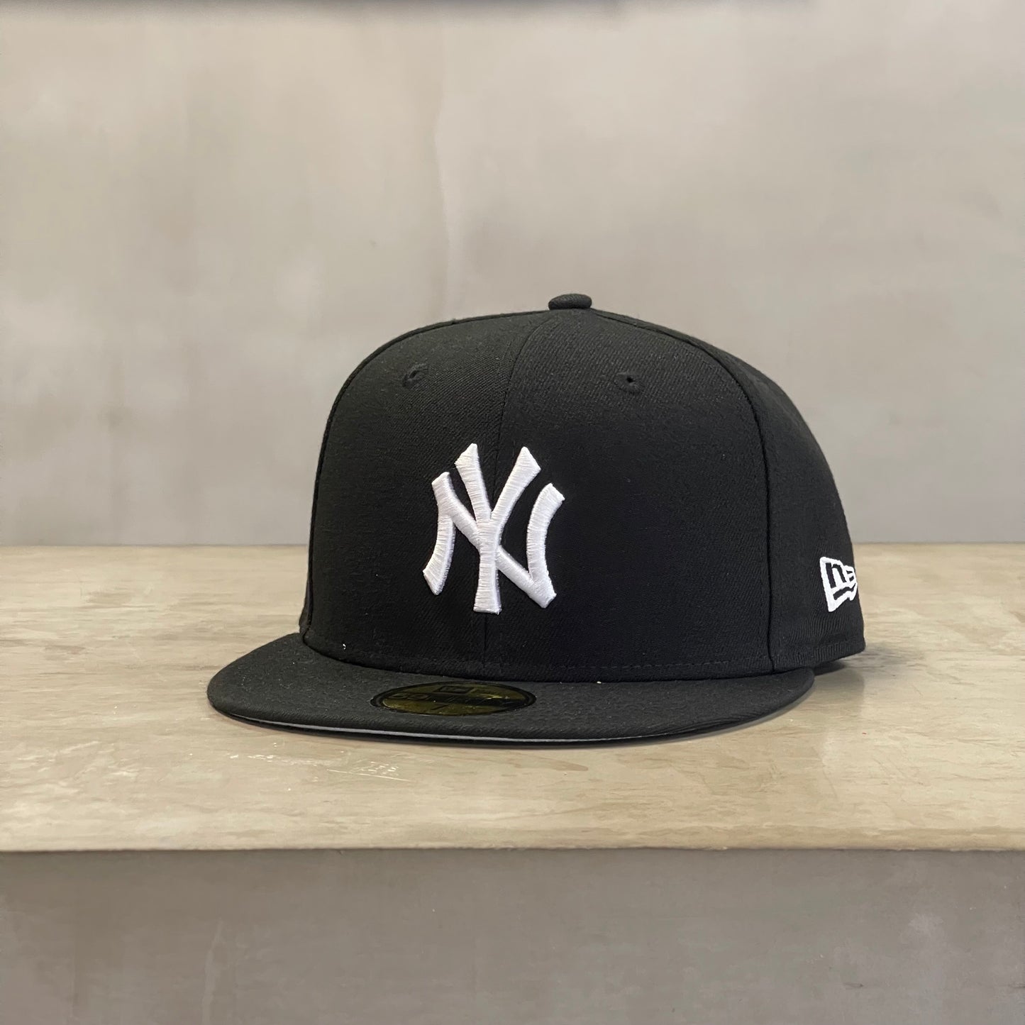 NEW YORK YANKEES BLACK & WHITE CLÁSICA CERRADA