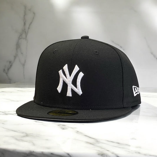 NEW YORK YANKEES BLACK & WHITE CLÁSICA CERRADA