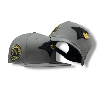TORONTO BLUE JAYS 30 YEARS GRIS/ DORADO AJUSTABLE