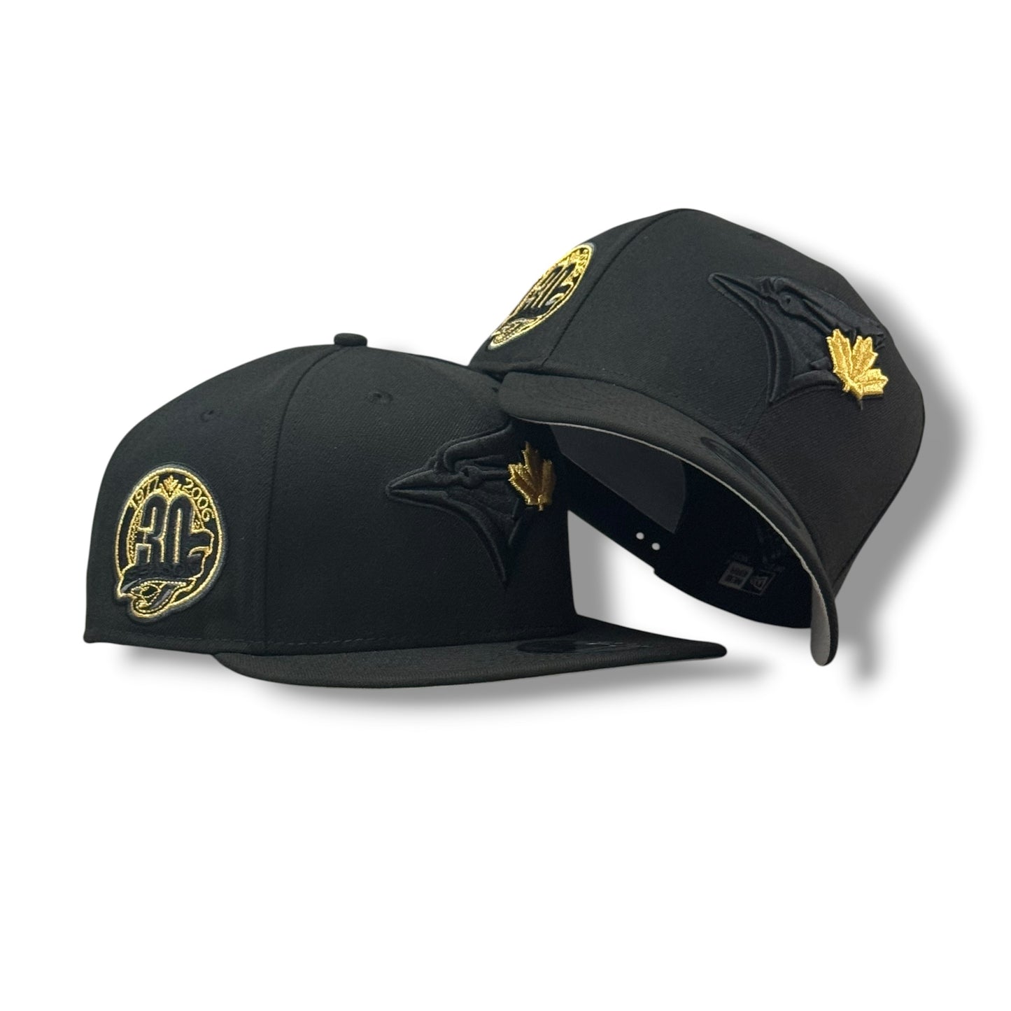 TORONTO BLUE JAYS 30 YEARS NEGRO DORADO AJUSTABLE