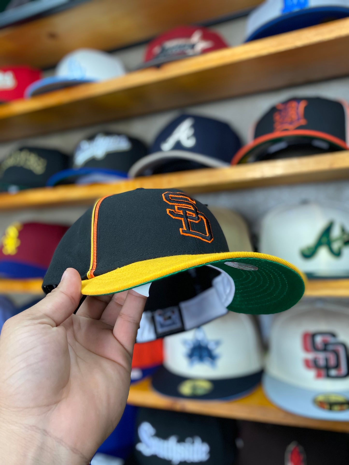 SAN DIEGO PADRES NEGRA CON AMARILLO EXCLUSIVA