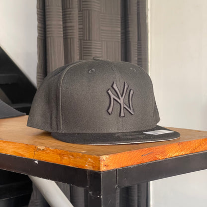 NEW YORK YANKEES BLACKOUT CLÁSICA AJUSTABLE