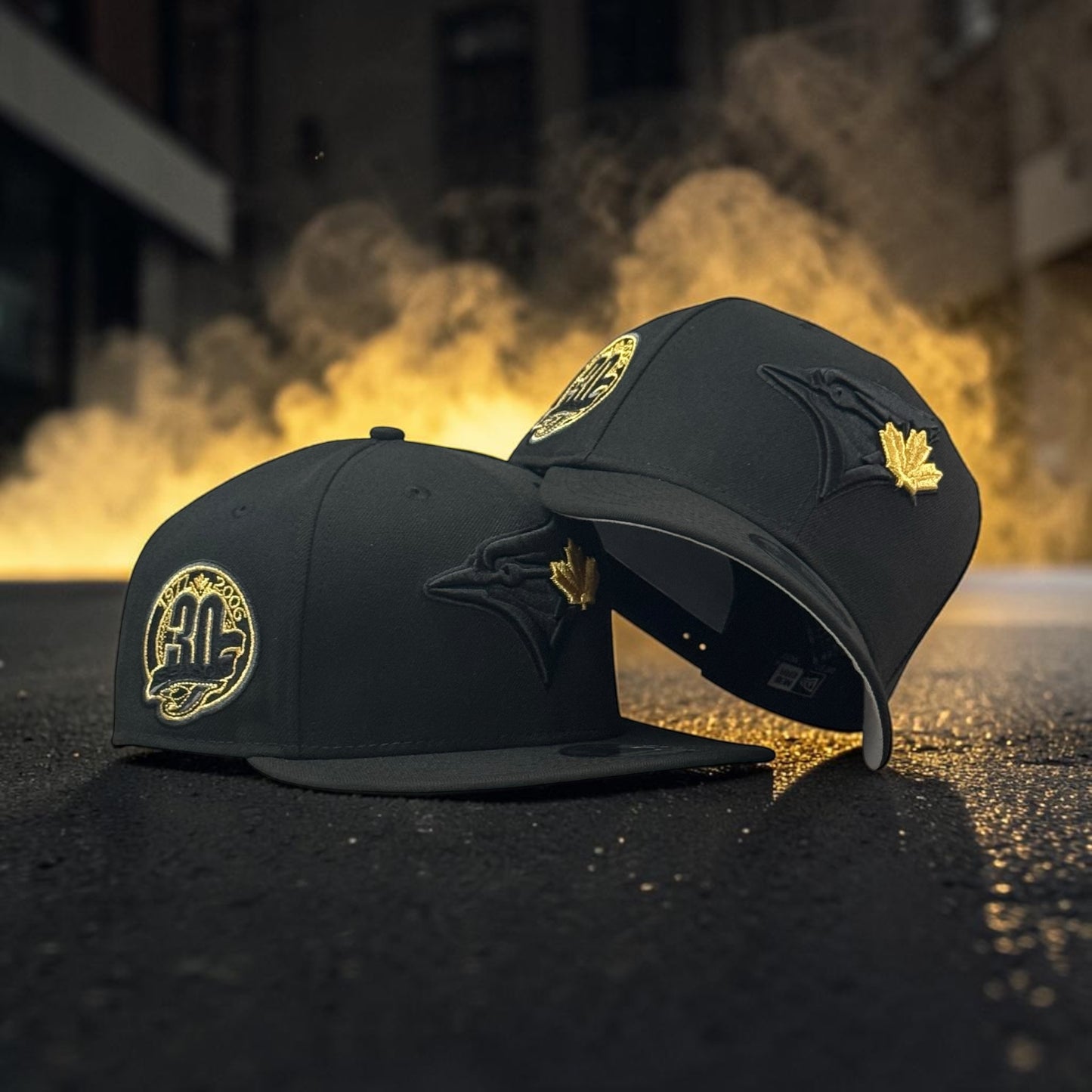 TORONTO BLUE JAYS 30 YEARS NEGRO DORADO AJUSTABLE