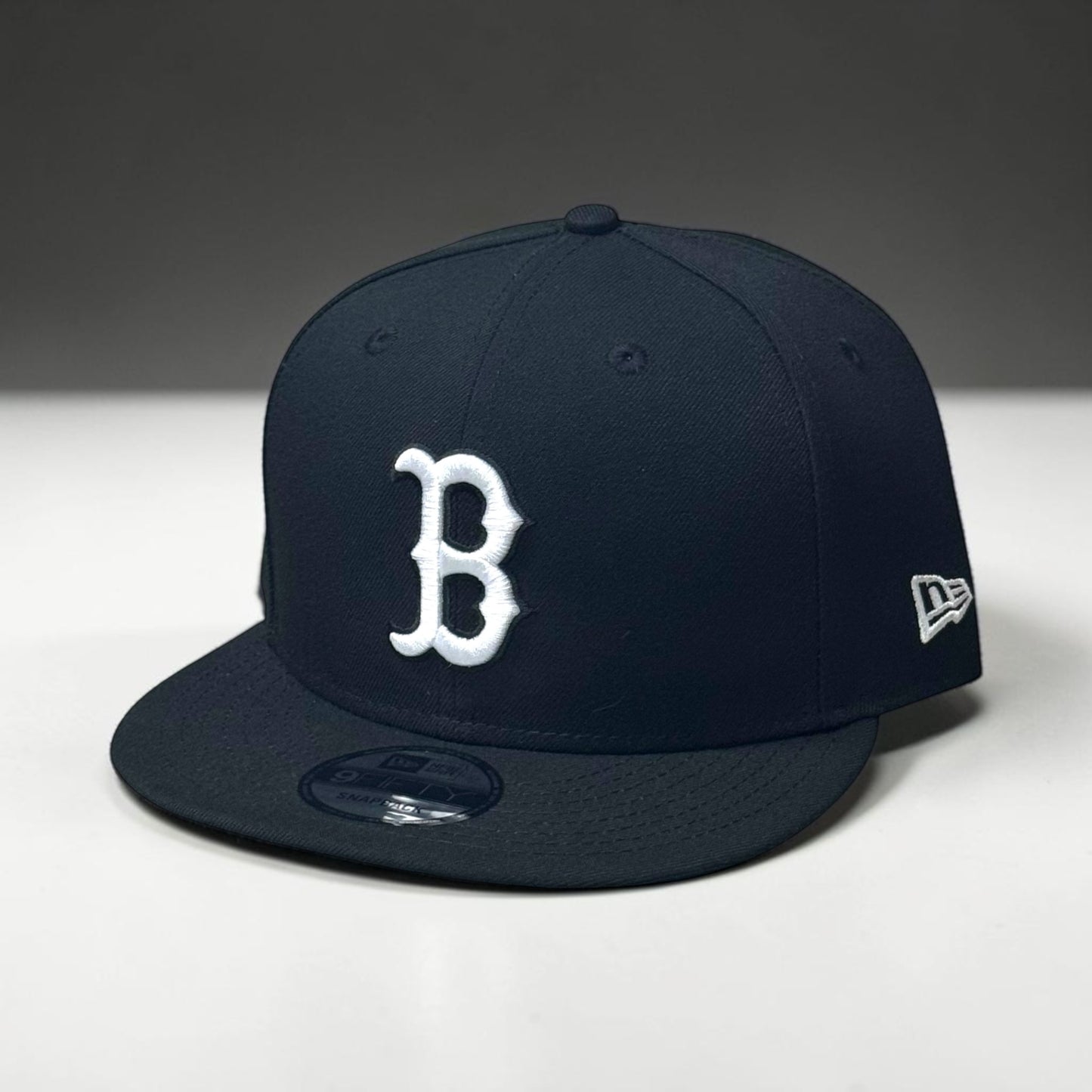 BOSTON RED SOX BLACK & WHITE AJUSTABLE