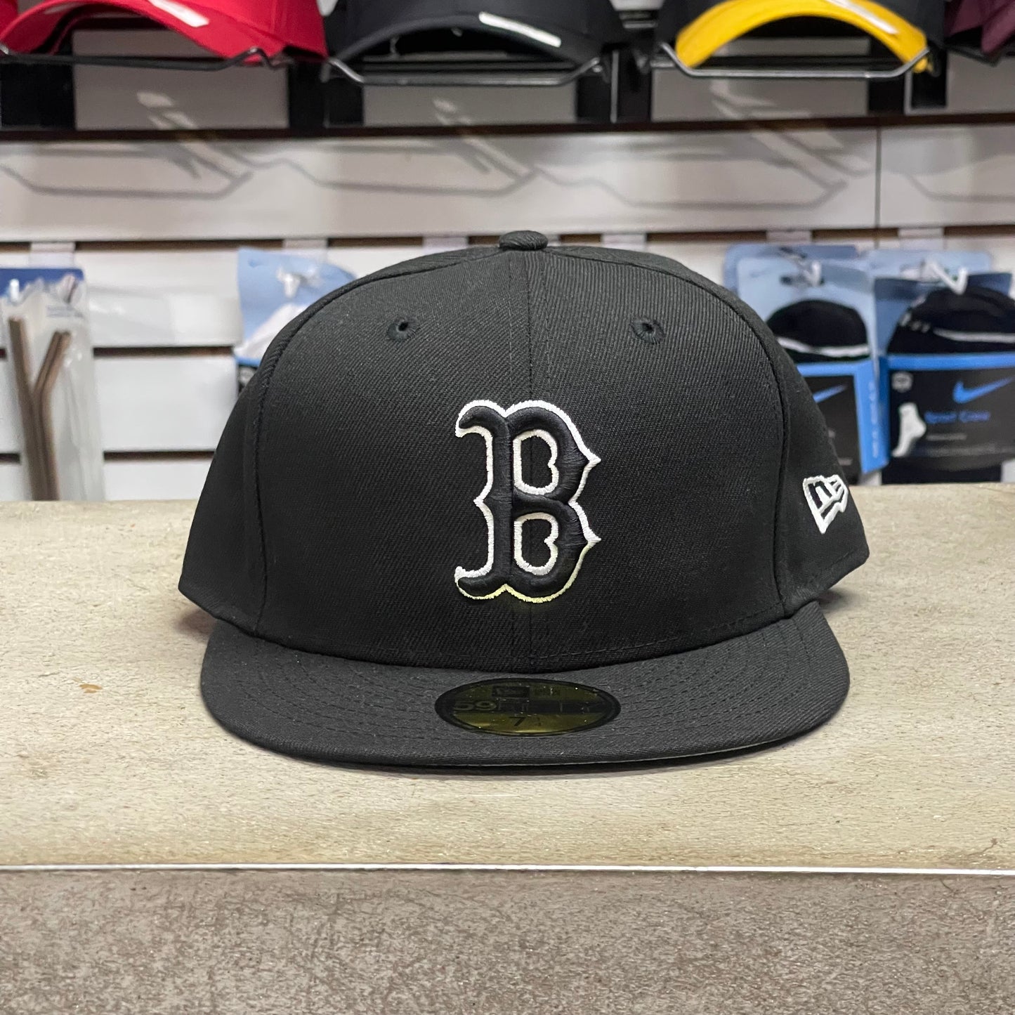 BOSTON RED SOX BLACK & WHITE CONTOUR