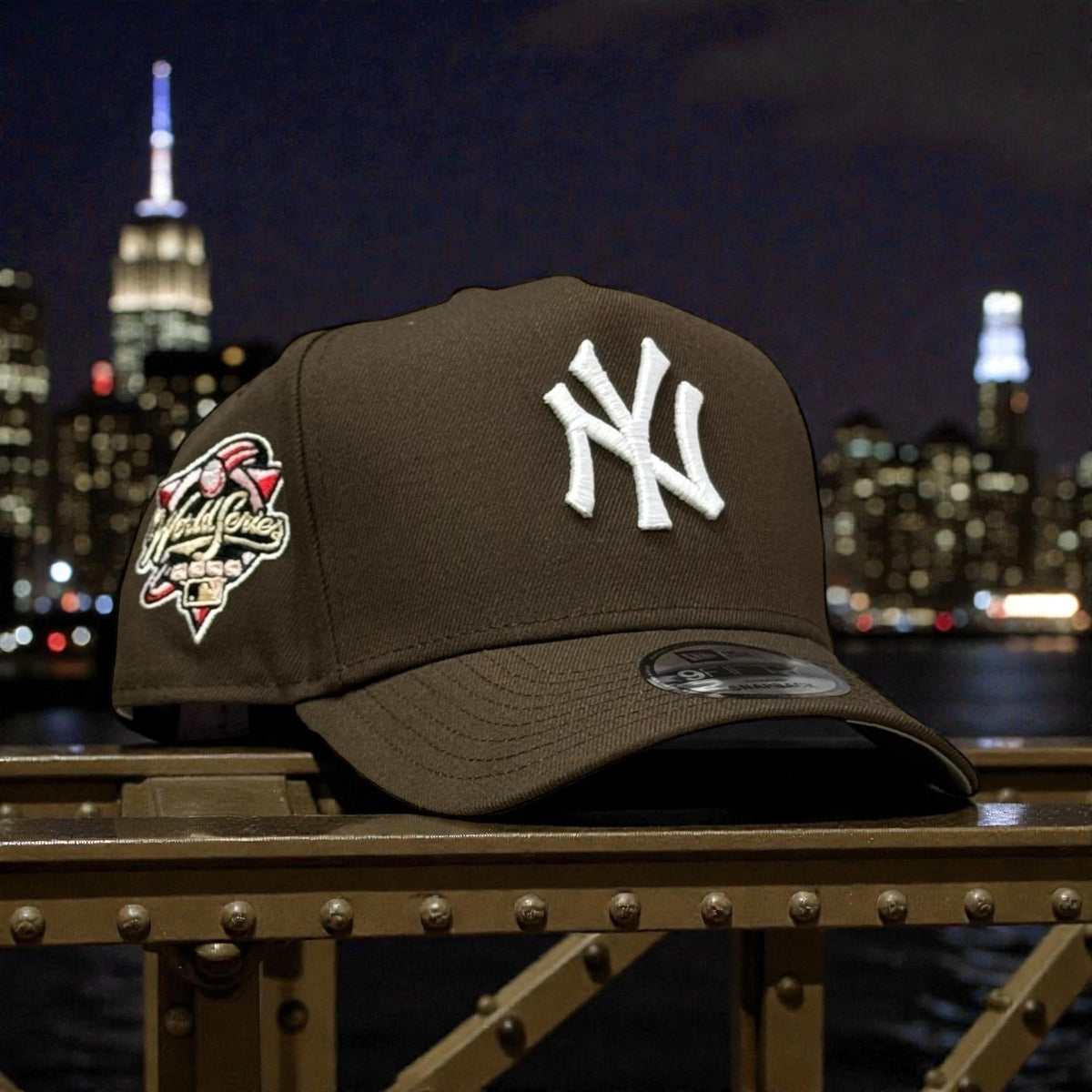 NEW YORK YANKEES 2002 WS CAFE A-FRAME AJUSTABLE